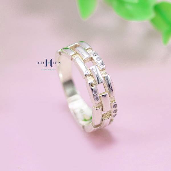 nhan-bac-cap-doi-nam-nu-duy-hien-hinh-mat-xich-dinh-da-n2408300029