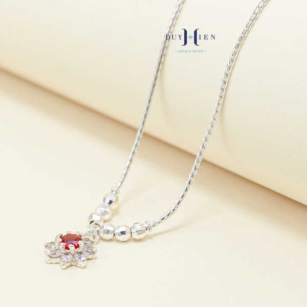 day-chuyen-bac-s990-duy-hien-cho-be-gai-hoa-8-canh-nhuy-da-do-noi-bat-d241109001