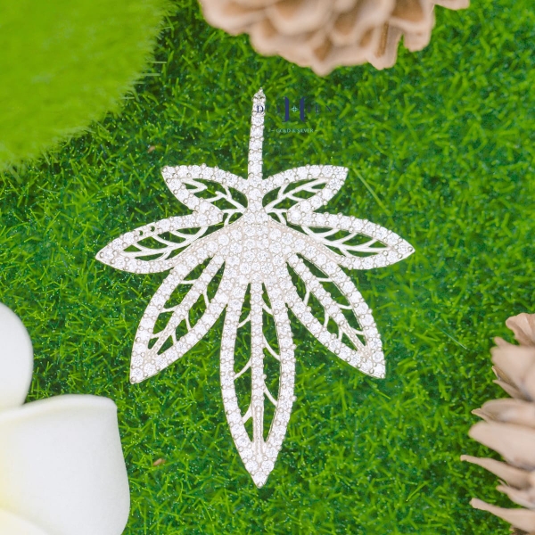 mat-day-chuyen-bac-nu-la-phong-da-trang-nho-dep-tinh-te