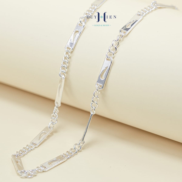 day-chuyen-bac-cho-be-ban-det-nike-nhieu-size