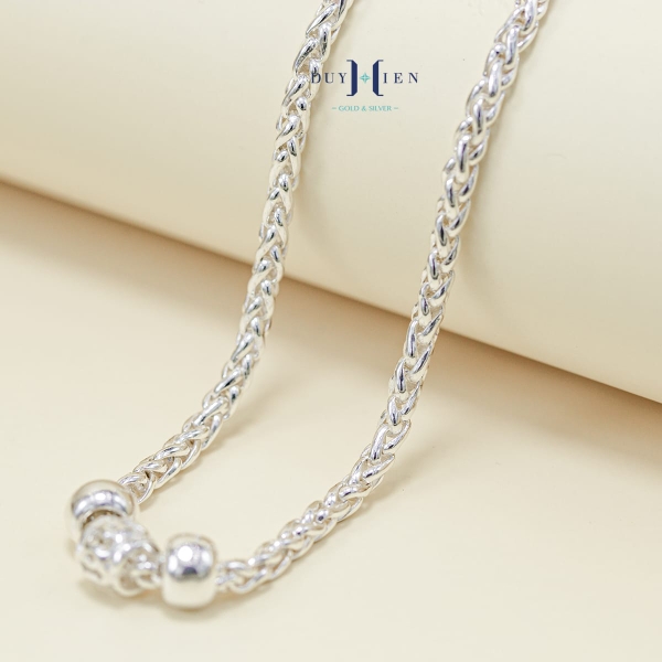 day-chuyen-bac-duy-hien-cho-be-kieu-day-dua-ben-dep-mat-trong-nho-xinh-d24110900