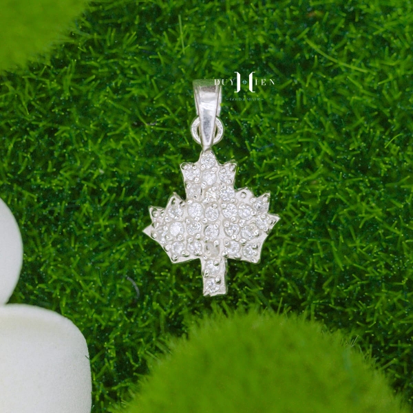 mat-day-chuyen-bac-nu-hinh-chiec-la-dinh-da-sang-lap-lanh-m2409210051