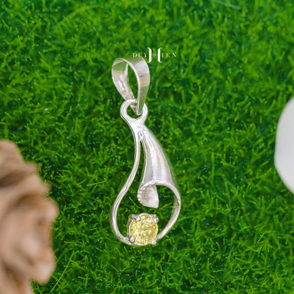 mat-day-chuyen-bac-nu-hinh-hoa-loa-ken-da-vang-m2409210056