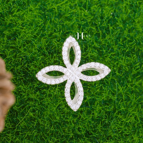 mat-day-chuyen-bac-nu-s950-hinh-bong-hoa-4-canh-dai-dinh-da-m2409210047