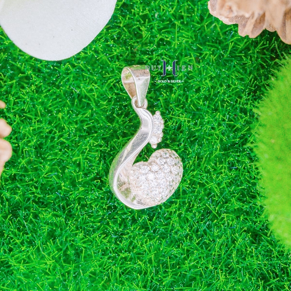 mat-day-chuyen-bac-tre-em-hinh-oc-sen-xinh-xan-m2412130018