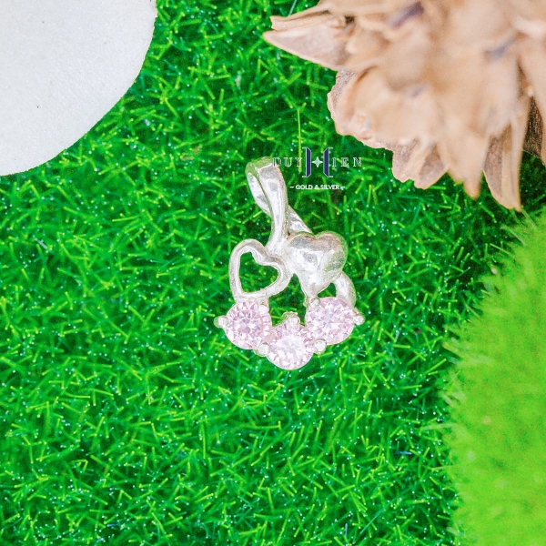 mat-day-chuyen-bac-tre-em-hinh-trai-tim-da-hong-noi-bat-m2412130011