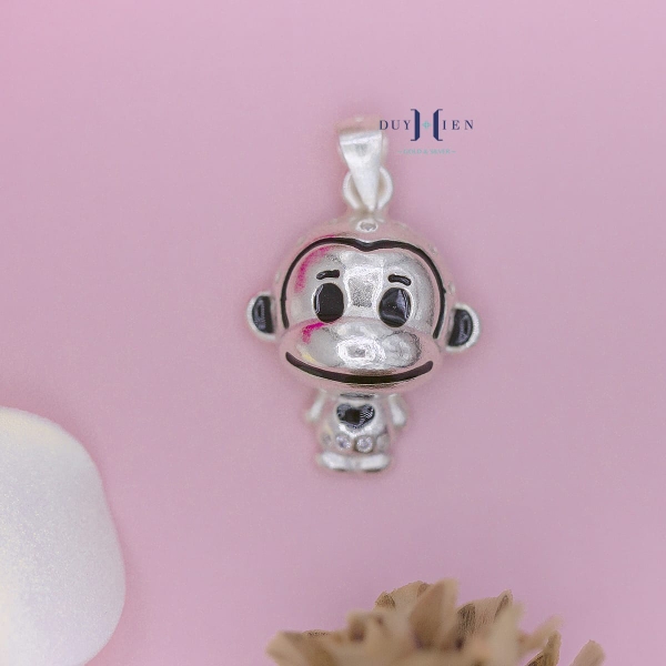 mat-day-chuyen-bac-tre-em-s990-hinh-con-khi-dung-m2409270003