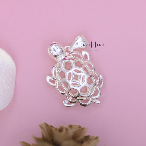 mat-day-chuyen-bac-tre-em-s925-hinh-con-rua-co-hinh-dong-xu-tren-lung-m240927000