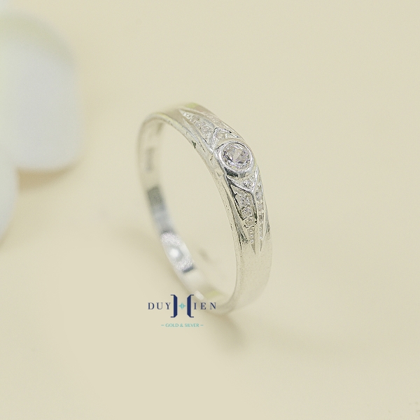 nhan-bac-cap-doi-nam-nu-duy-hien-dinh-da-n2408300011