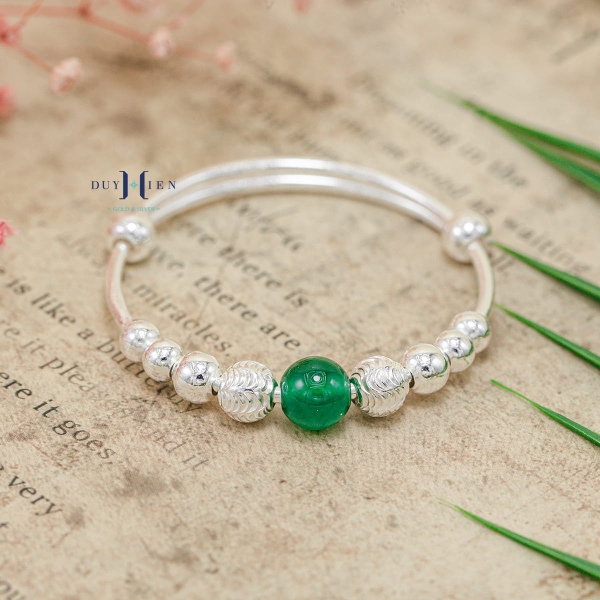 vong-tay-tre-em-charm-cau-bac-va-da-mau-xanh-la-cay-v2409110029