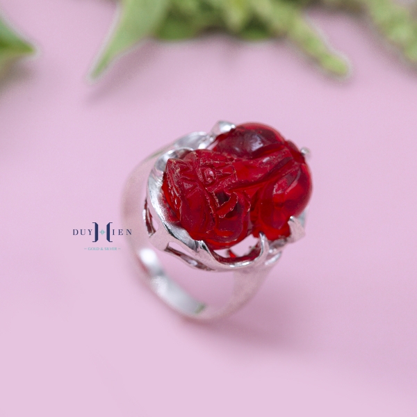 nhan-bac-nu-duy-hien-phong-thuy-ty-huu-menh-hoa-n2409060039