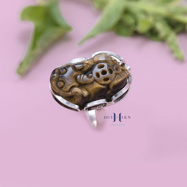 nhan-bac-nu-duy-hien-phong-thuy-ty-huu-da-mat-ho