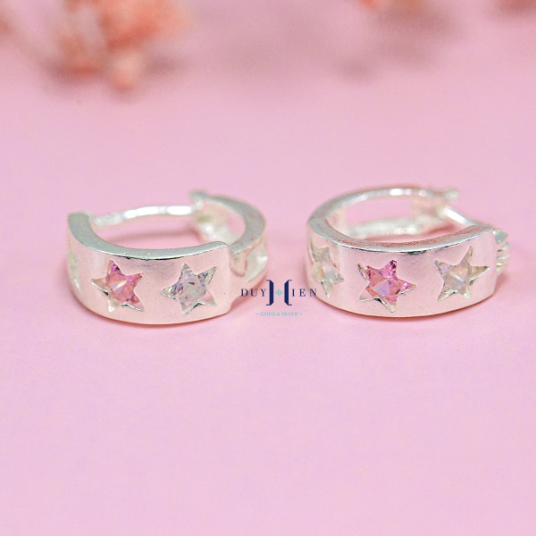 bong-tai-bac-nu-duy-hien-kieu-bat-hinh-ngoi-sao-khong-cung-cap-chac-chan-h241028