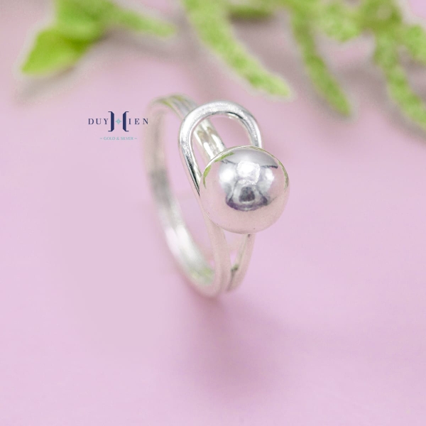 nhan-bac-nu-duy-hien-tron-khong-da-thiet-ke-hinh-tron-thanh-lich-n2408250002