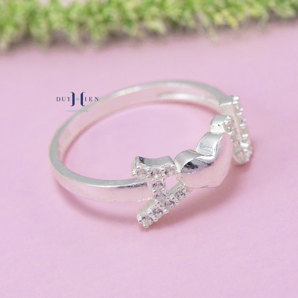 nhan-bac-nu-duy-hien-tron-it-da-thiet-ke-chu-i-love-you-n2408250057