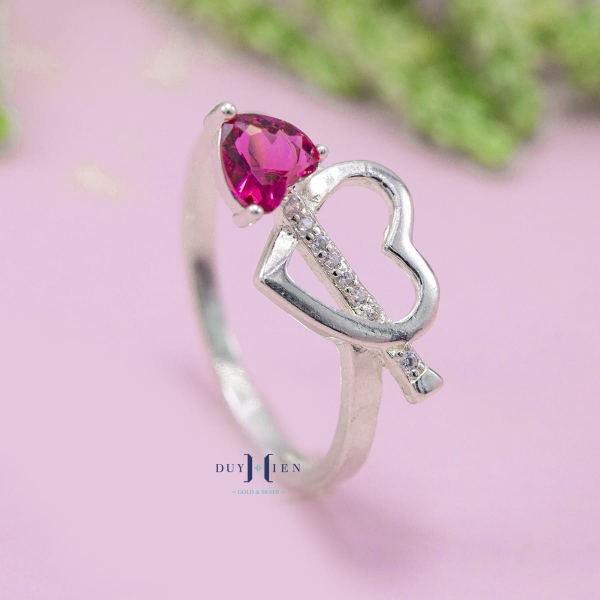 nhan-bac-nu-duy-hien-mui-ten-tinh-yeu-n2409060049