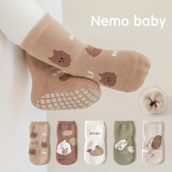 Tất nỉ thu đông nemo chống trượt cho bé