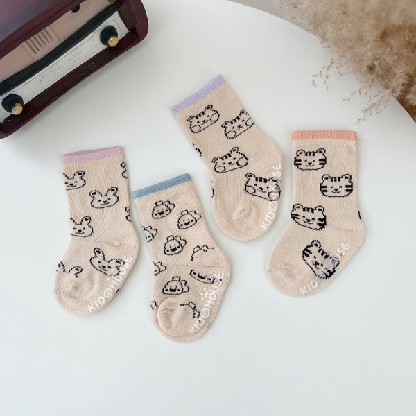 Tất nỉ thu đông chống trượt hoạ tiết cho bé