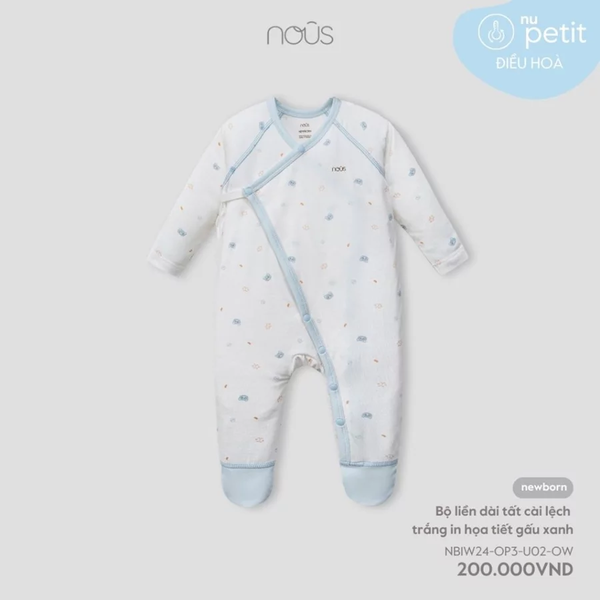 Bộ liền dài tất cài lệch trắng in hoạ tiết gấu xanh NB