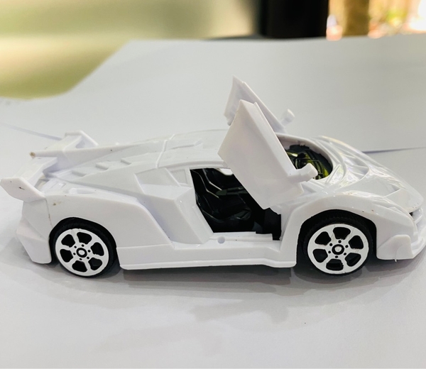 sieu-xe-mo-canh-mau-trang