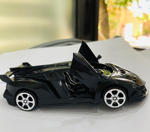 sieu-xe-mo-canh-mau-den