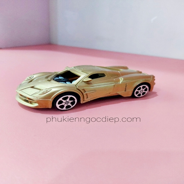 sieu-xe-mo-canh-mau-vang-dong