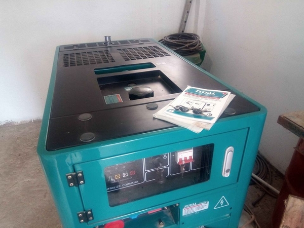 MÁY PHÁT ĐIỆN DÙNG DẦU ĐC 4 THÌ, 2 XI LANH DIESEL 11KW TOTAL TP2100K6 - HÀNG CHÍNH HÃNG