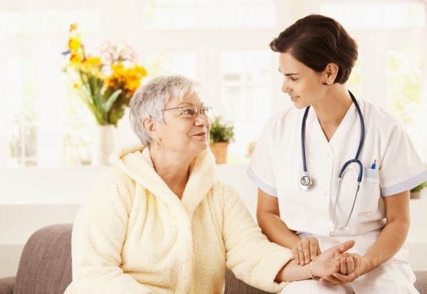 Vì sao cần chăm sóc sức khỏe cho người cao tuổi?