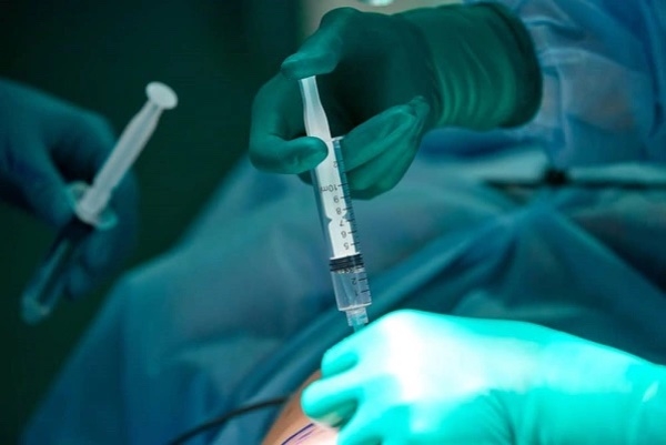 Loại bỏ cảm giác đau, gây mê tại chỗ cho phép nha sĩ thực hiện các thủ tục một cách hiệu quả và chính xác hơn, dẫn đến kết quả tốt hơn.