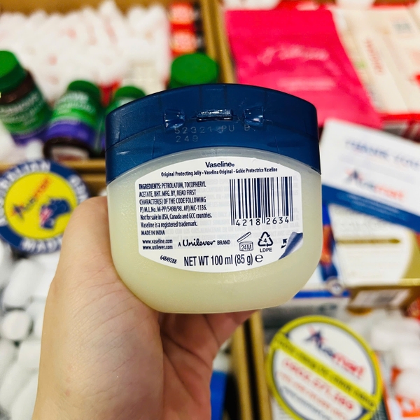 Sáp dưỡng ẩm Vaseline 100% Petroleum Jelly