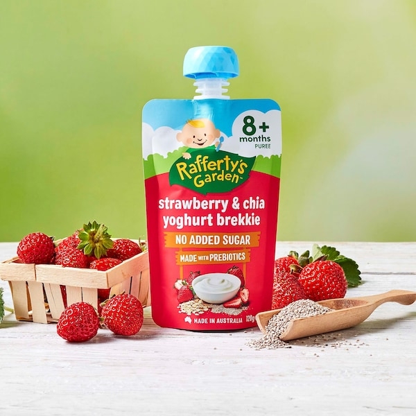 Sữa chua trái cây Rafferty's Garden Strawberry & Chia Yoghurt Brekkie cho bé