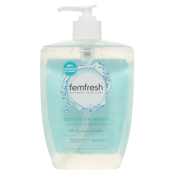 Dung dịch vệ sinh phụ nữ cho da nhạy cảm Femfresh Sensitive Wash màu xanh