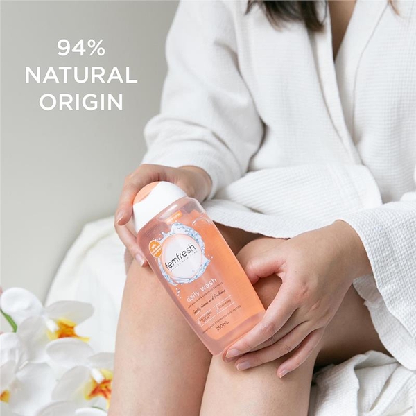 Dung dịch vệ sinh phụ nữ Femfresh màu cam Daily Wash