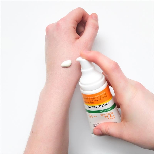 Kem chống nắng da dầu La Roche-Posay không màu Anthelios XL 50ml