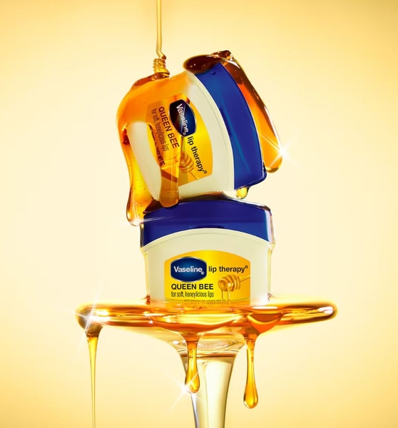 Son dưỡng môi mật ong Vaseline Lip Therapy Queen Bee Lip Balm 7g