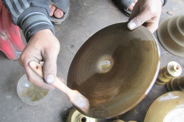 6 mẹo làm sạch, đánh bóng lư hương đồng tại nhà đơn giản để đón Tết