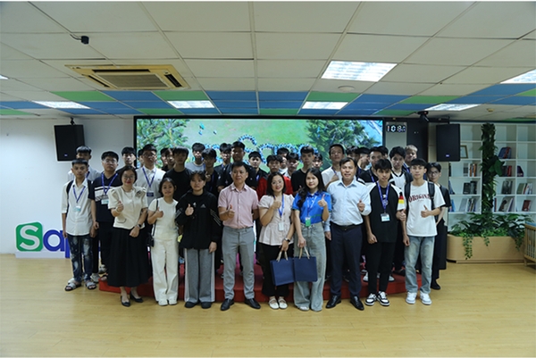 Sapo Tour cùng sinh viên khoa Công nghệ thông tin - Đại học Nguyễn Trãi: Hành trình khám phá môi trường công nghệ thực tế