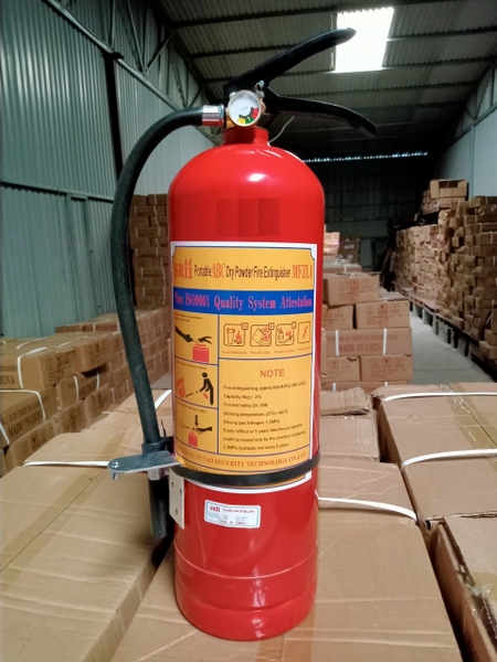 binh-chua-chay-bot-4kg-mfzl4-co-kiem-dinh