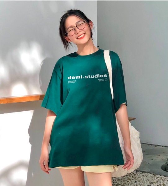 Áo thun local brand đẹp demi mix với chiếc quần short 