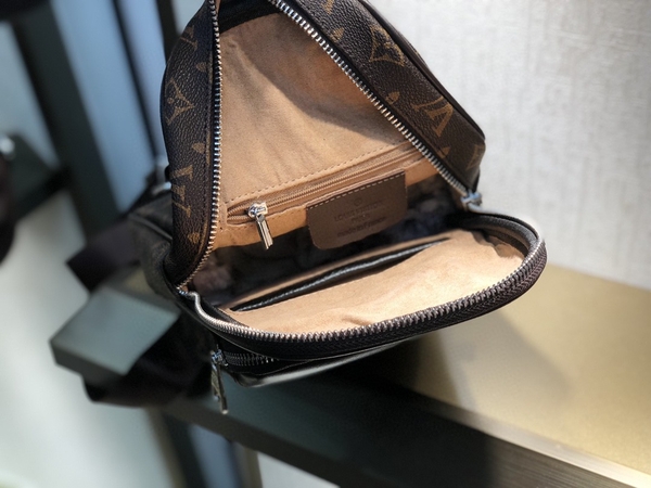 Lv Men's Bag Leather  Natural Resource Department