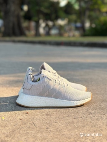 [CQ2403] M ADIDAS NMD R2 GREY WHITE GUM