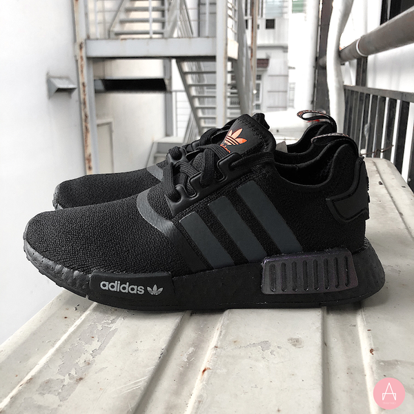 [FV8026] K ADIDAS NMD R1 BLACK IRIDESCENT