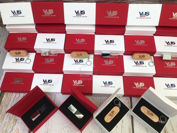 usb gỗ quà tặng kèm hộp đụng