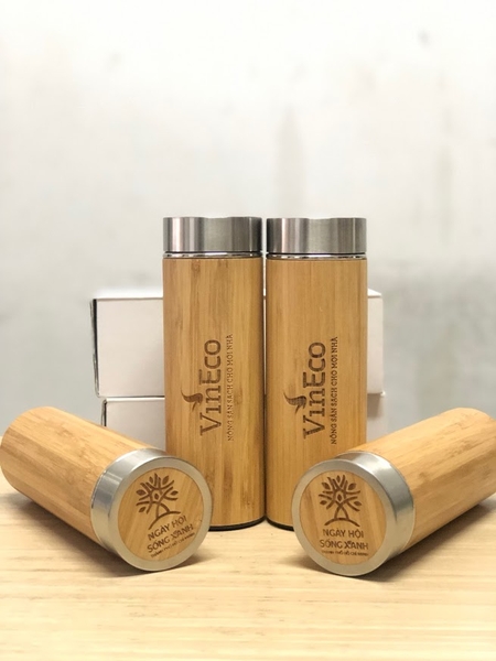 khắc logo lên bình giữ nhiệt gỗ