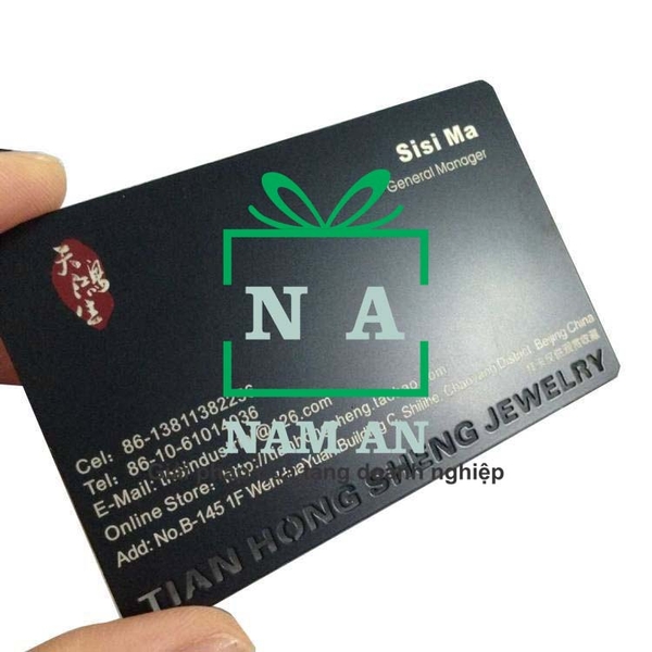 card kim loại màu đen in tên công ty