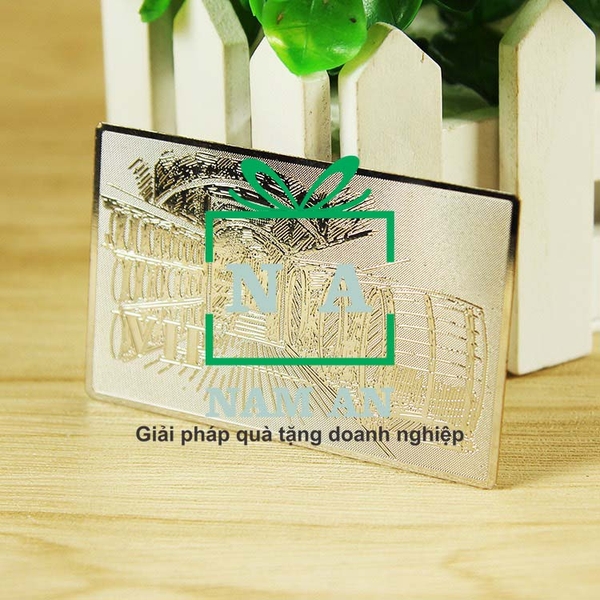 dập chìm logo lên card visit