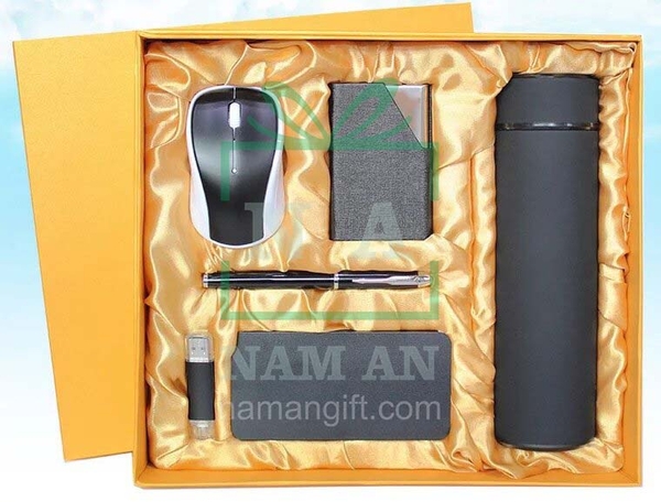 giftset in logo doanh nghiệp