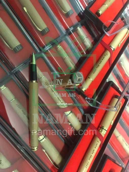 QUÀ TẶNG BÚT GỖ KHẮC CHỮ HỘP ĐỰNG