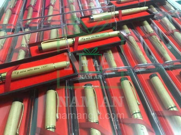 QUÀ TẶNG BÚT GỖ KHẮC CHỮ HỘP ĐỰNG