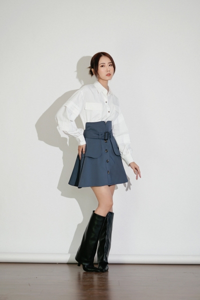Neck mini skirt